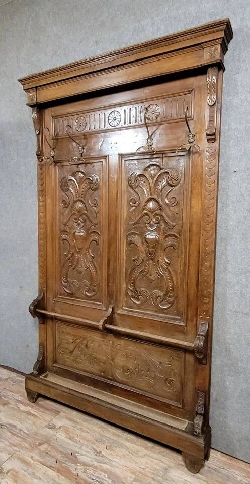 Renaissance style coat rack in carved walnut, 19th century