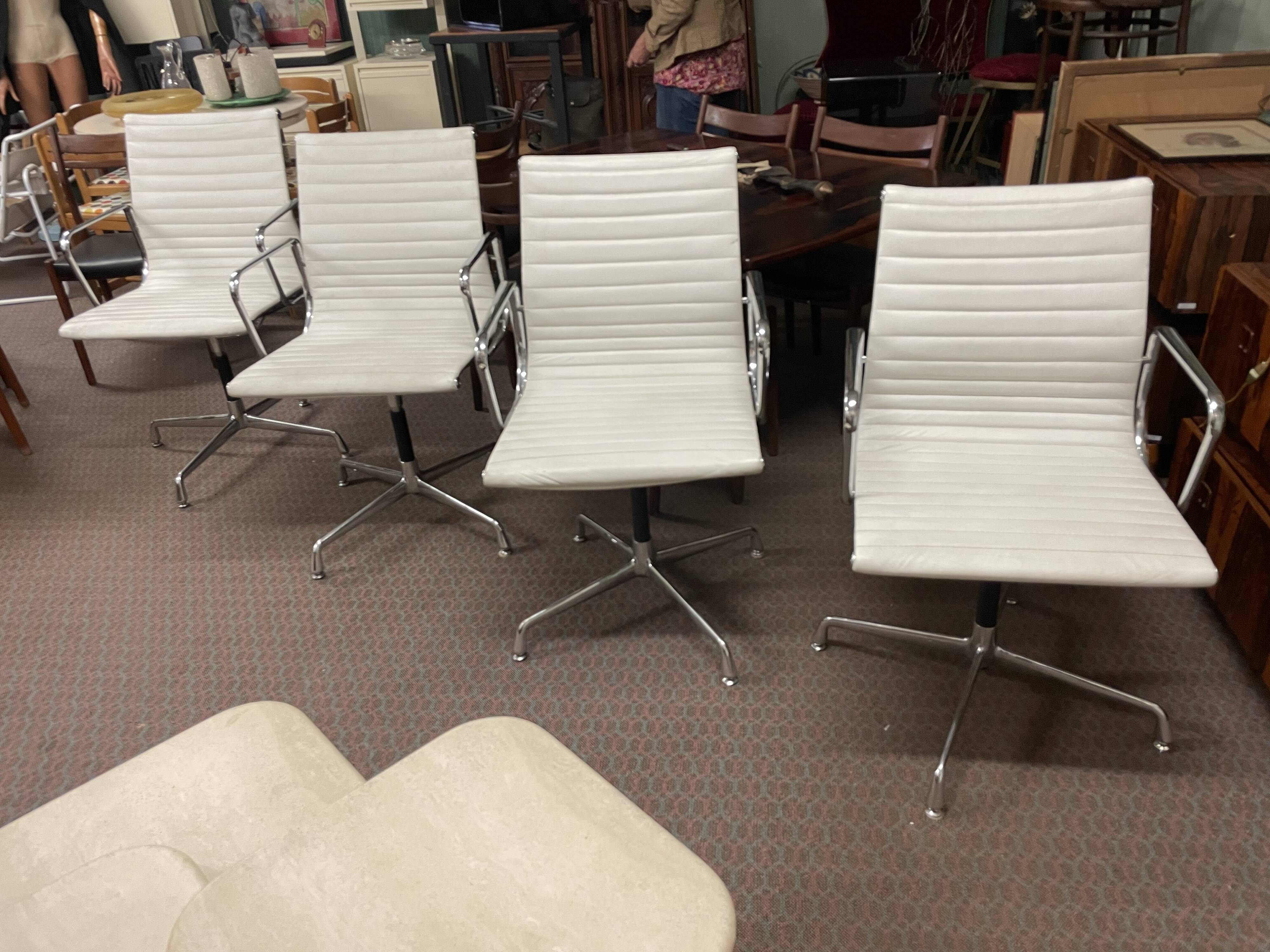 Suite of 4 armchairs in white Ray and Charles Eames leather