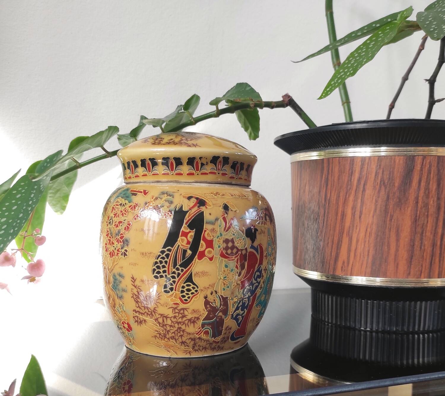Ancien pot à gingembre style Satsuma • Décor Geishas & Dorures