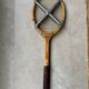 Raquette de tennis ancienne en bois
