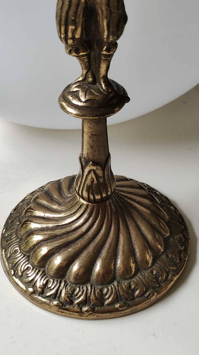 Pair of anthropomorphic candlesticks/Servants of the king holding the flame. In gilded bronze