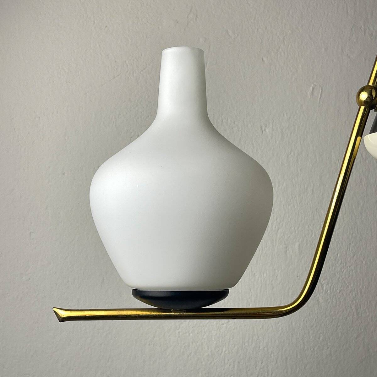 Modern Italian chandelier from the mid-century Stilnovo, 1950s.