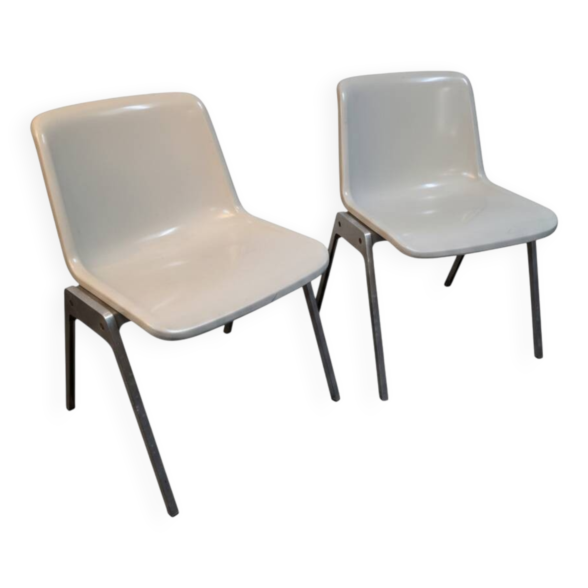 Pair of vintage Wilkhahn chairs, fibreglass shell, aluminium, 1970.