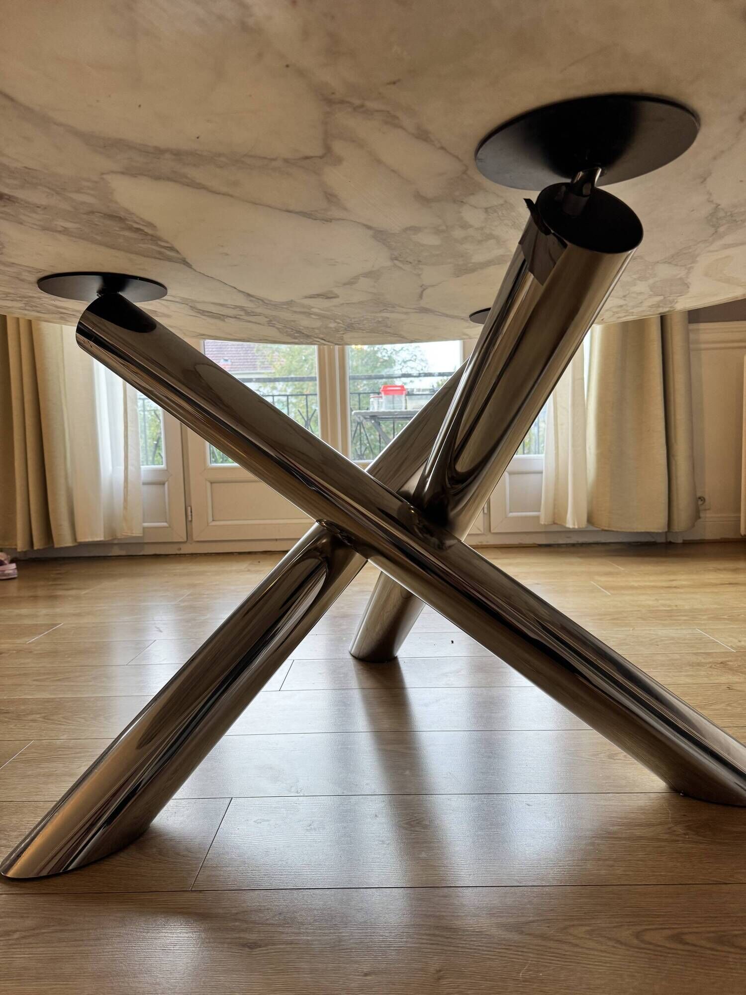 Minotti Van Dyck dining table — Calacatta marble — Ø150cm