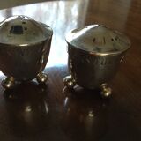 Ensemble salière et poivrier en metal argenté