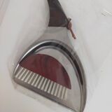 Picks up new vintage shovel and sweeper crumbs