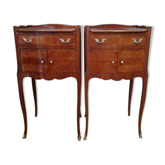 Paire de tables de chevets en marqueterie bois de rose de style Louis XV
