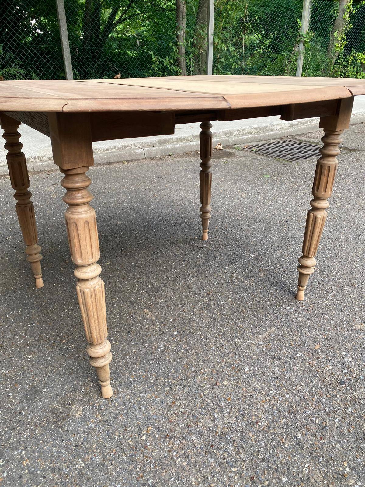Renovated 18th century solid wood extendable round dining table with shutters