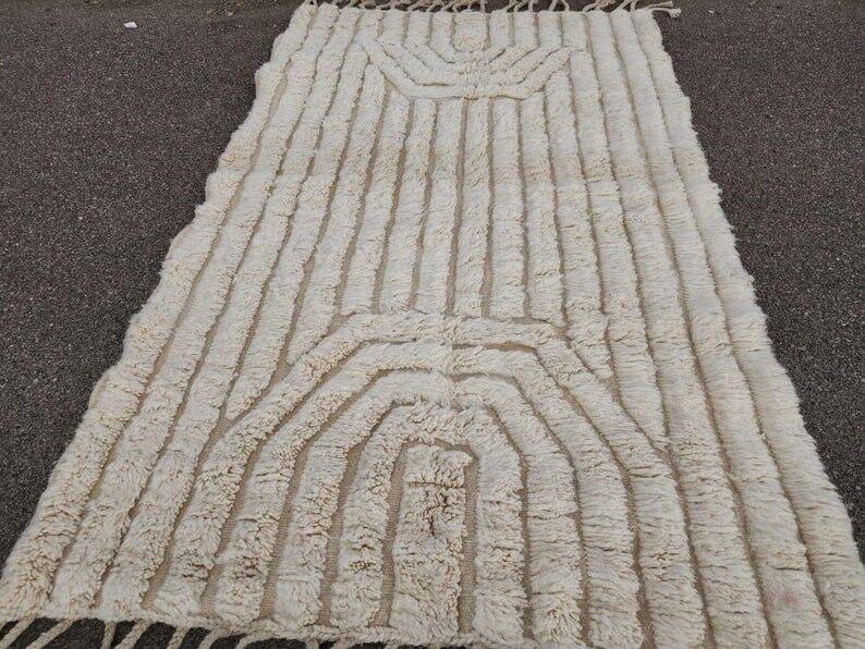 Handmade pure wool rug, size 150 x 250 cm.