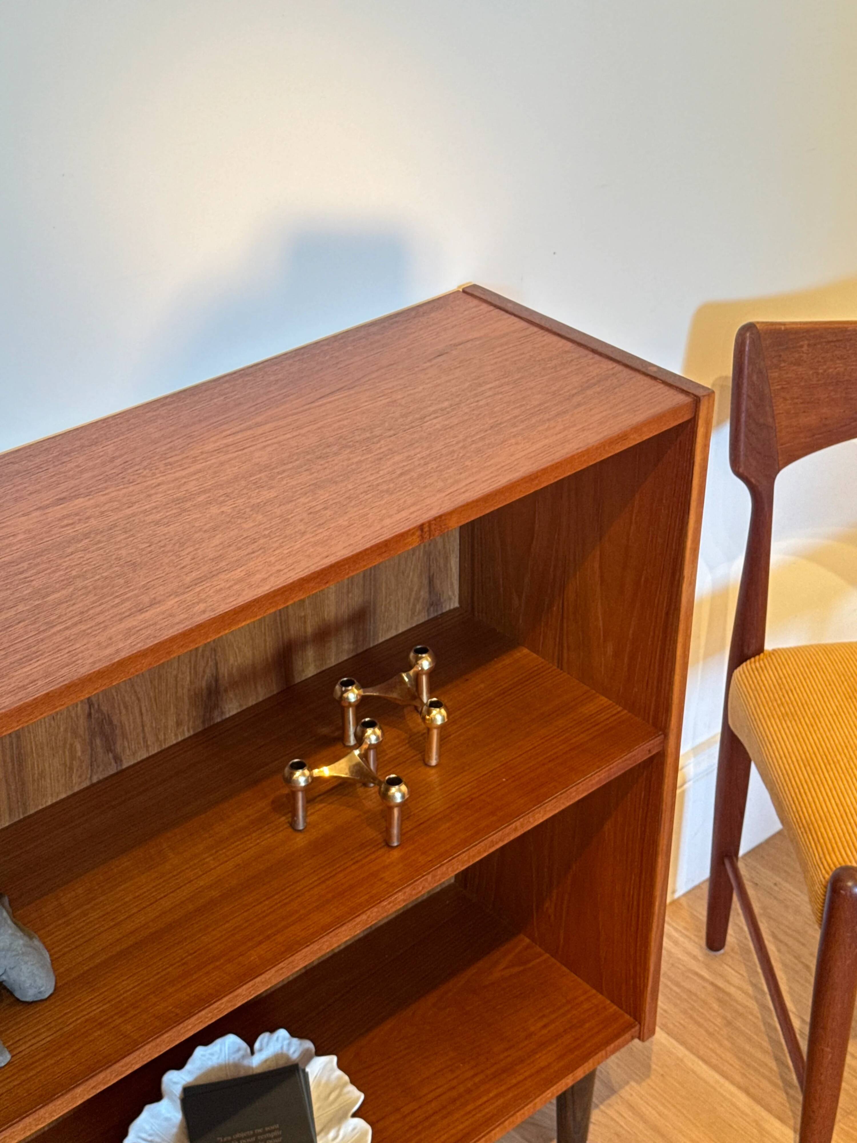 Bibliothèque scandinave basse vintage en teck « Ellen »