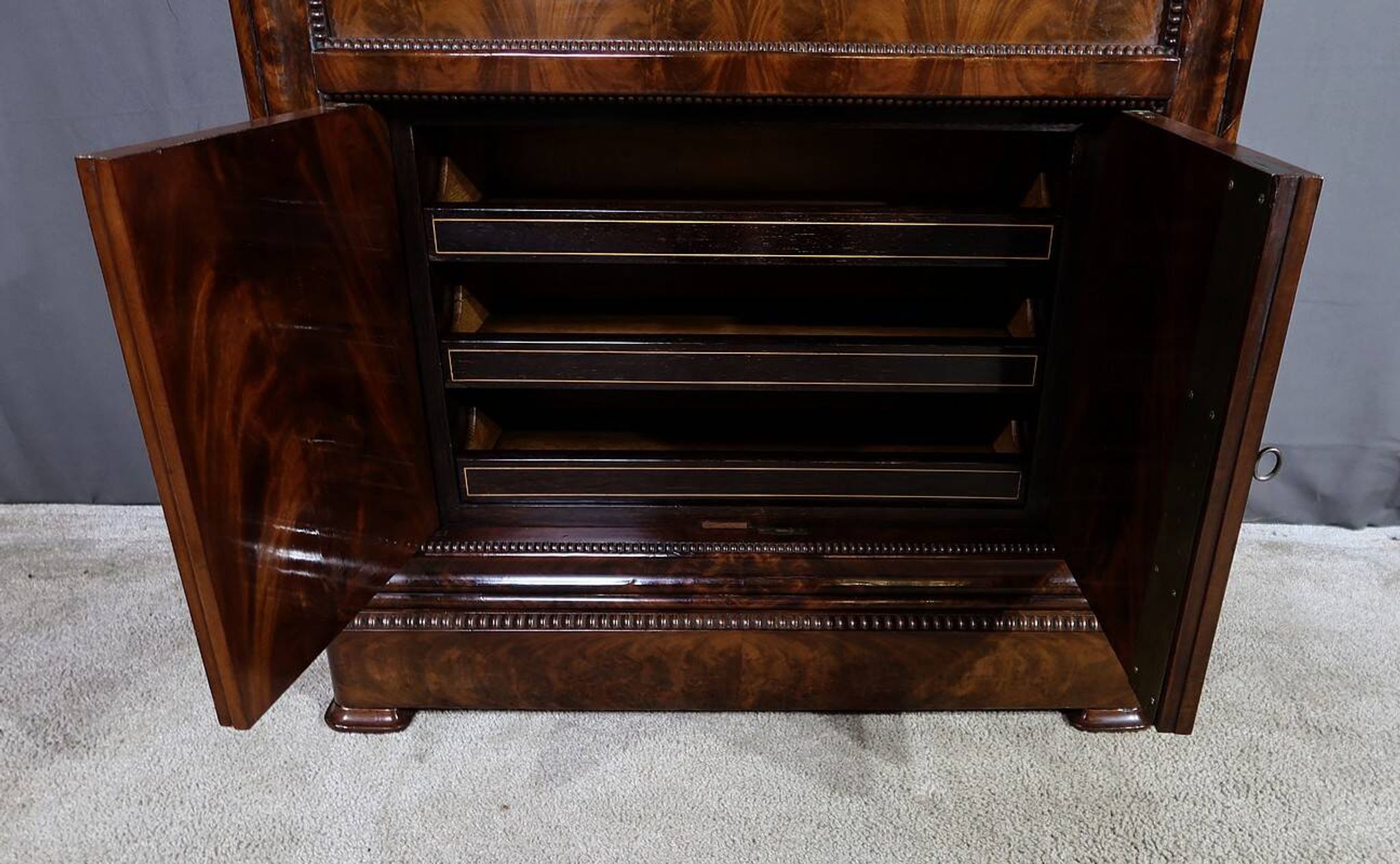 Small Secretary in Burl Mahogany Veneer, Restoration Period – Early 19th Century