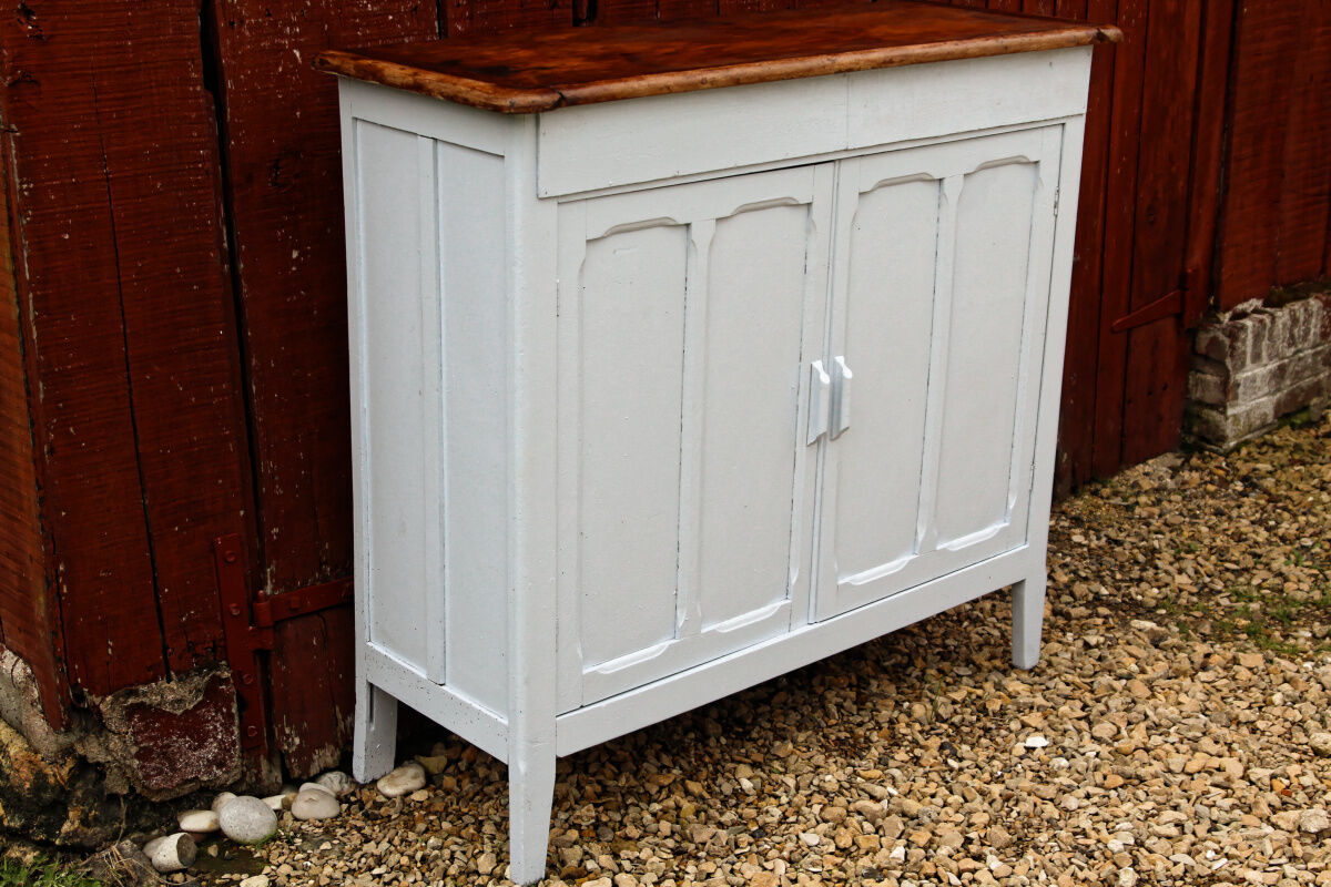 Blue Parisian buffet