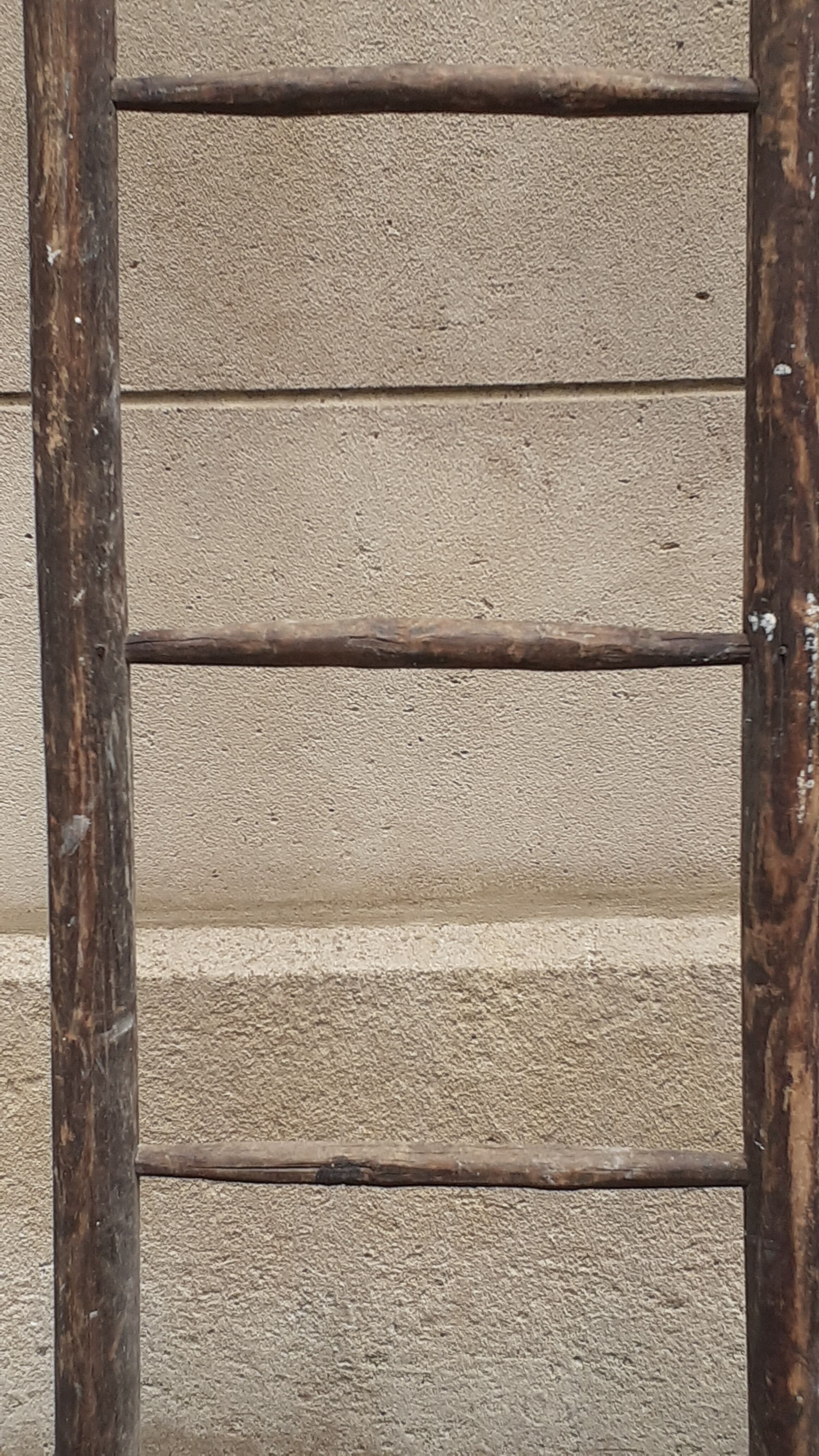 Vintage old wooden painter scale