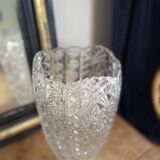 Vase en cristal taillé fleuri