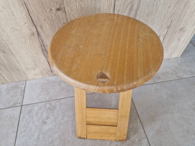Tabouret pliant en pin - Design attribué à Adrian Reed ou encore Pierre Lota - 1980