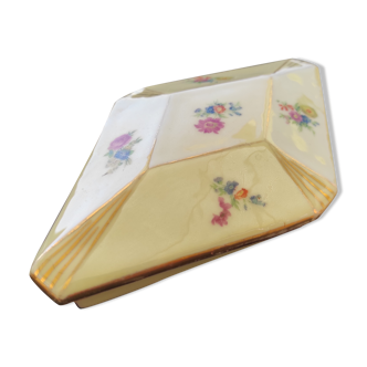 Boite en porcelaine avec décor de fleurs vers 1930