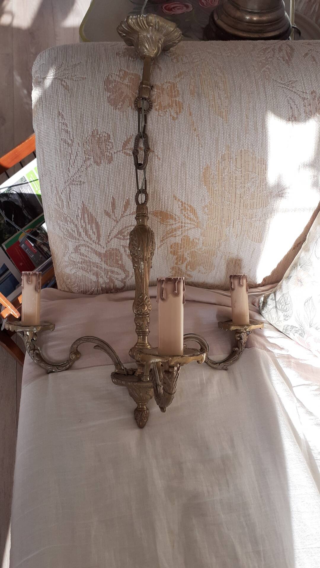 Lot of vintage gold-plated bronze suspensions and wall lights.