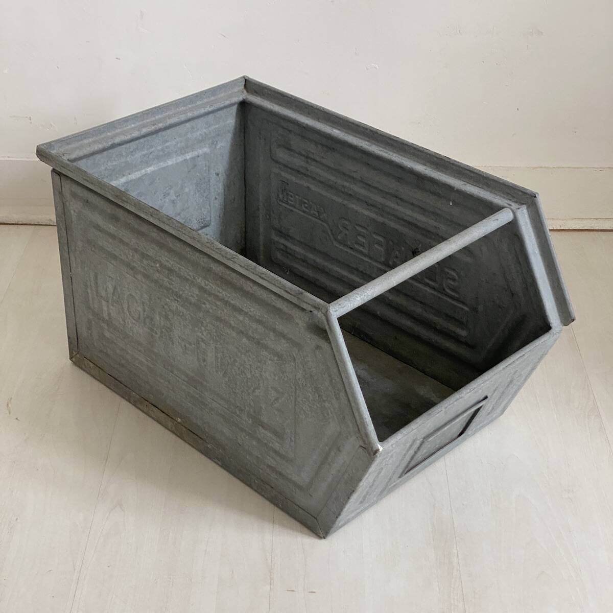 Metal industrial box