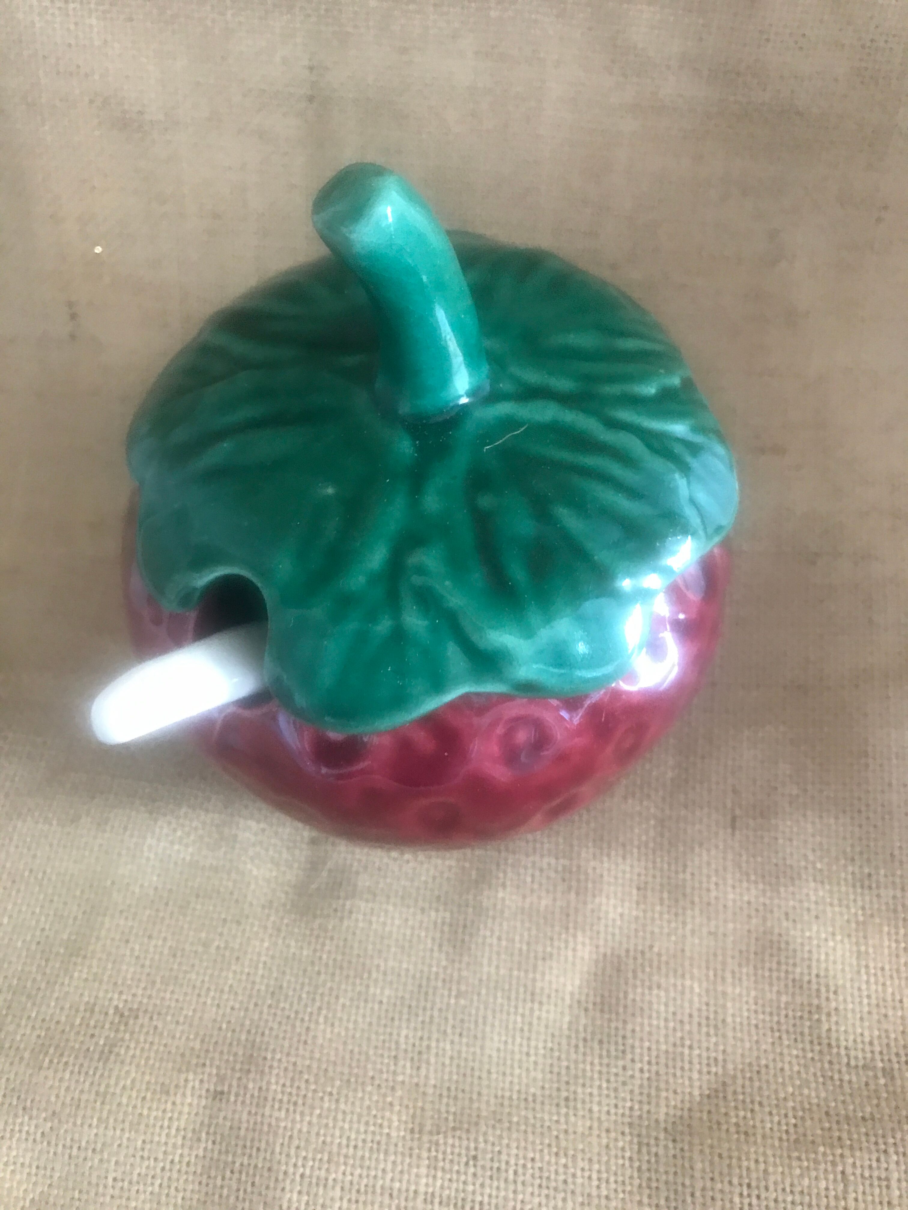 Strawberry dabbling confectioner