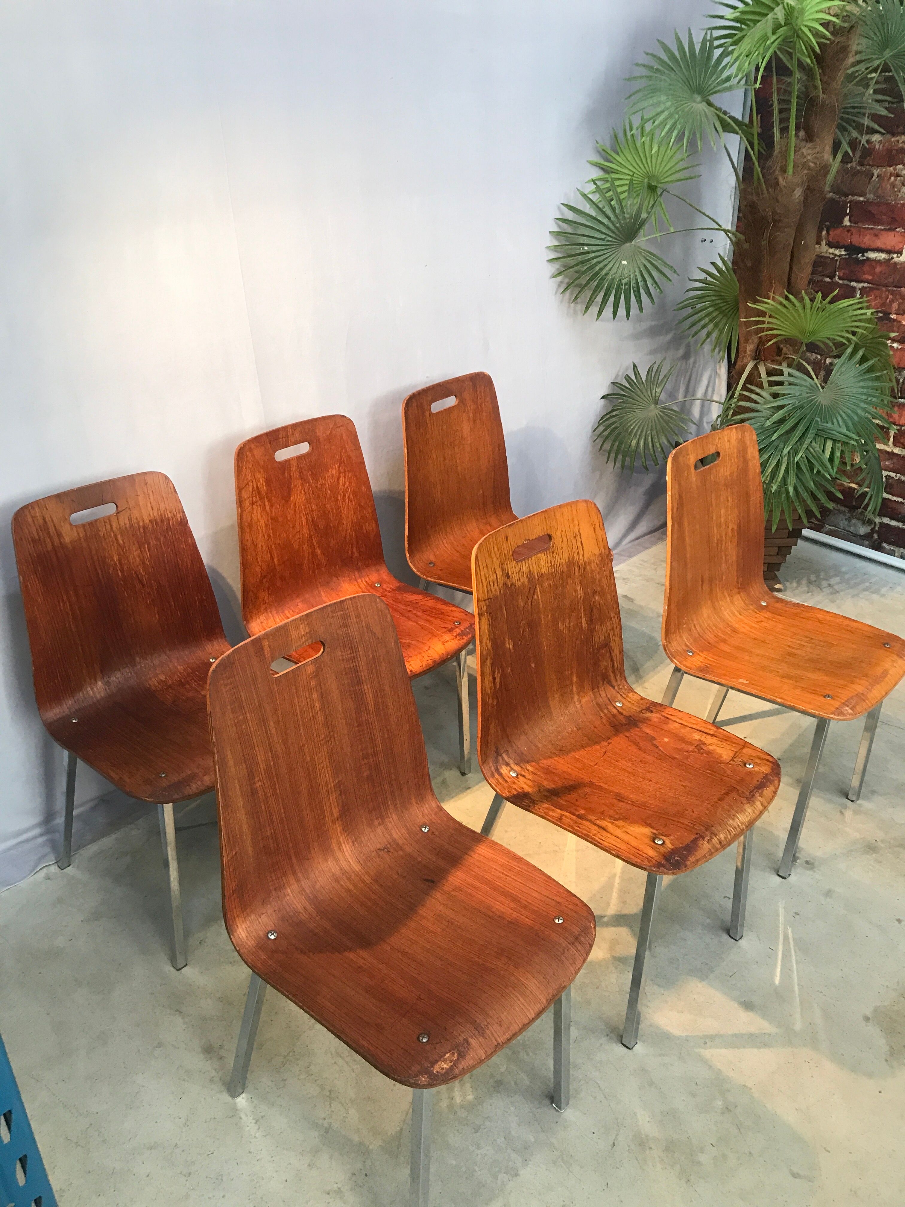 Lots of 13 vintage chairs in light wood