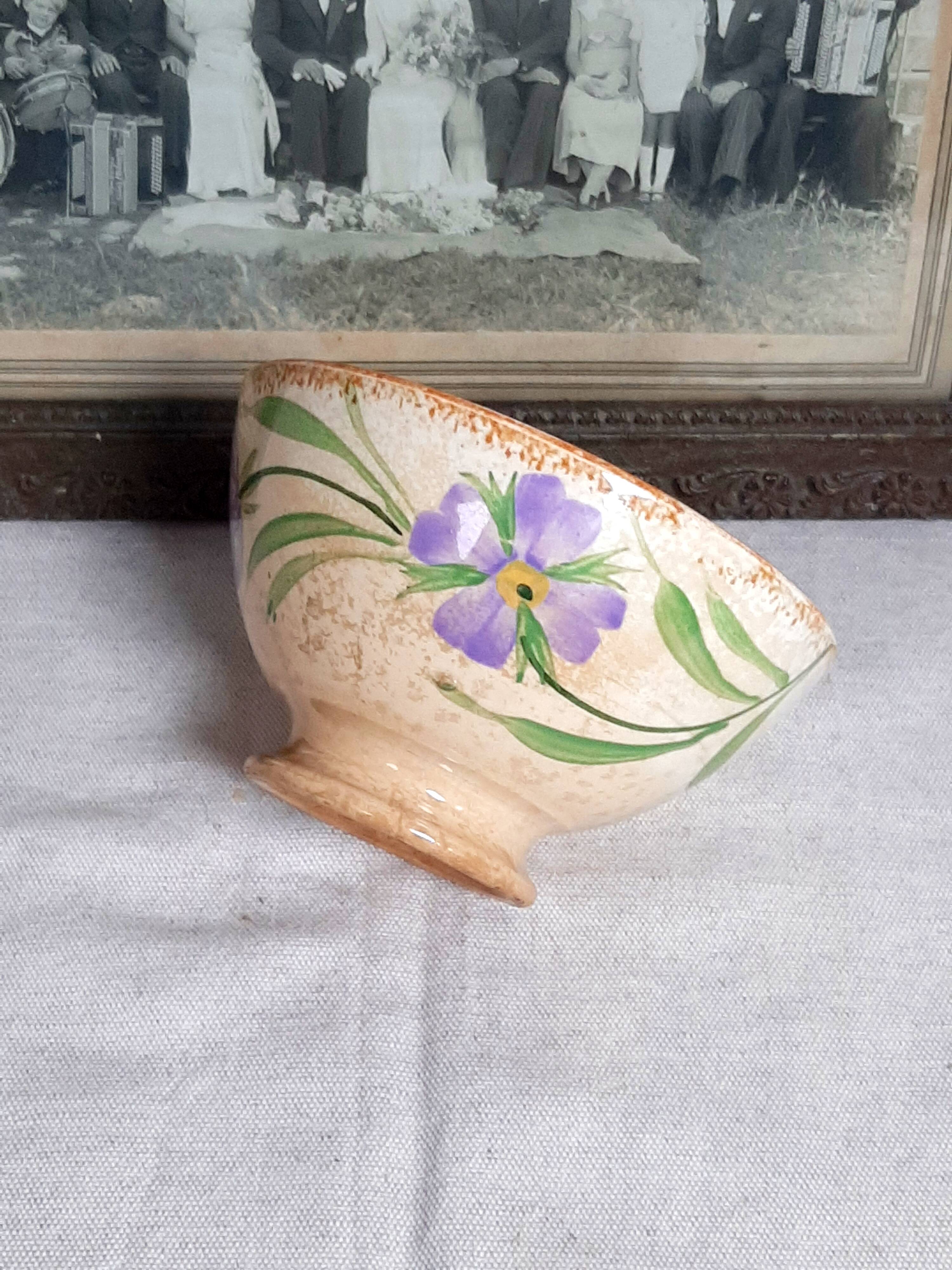 Old bowl in earthenware with floral decoration.