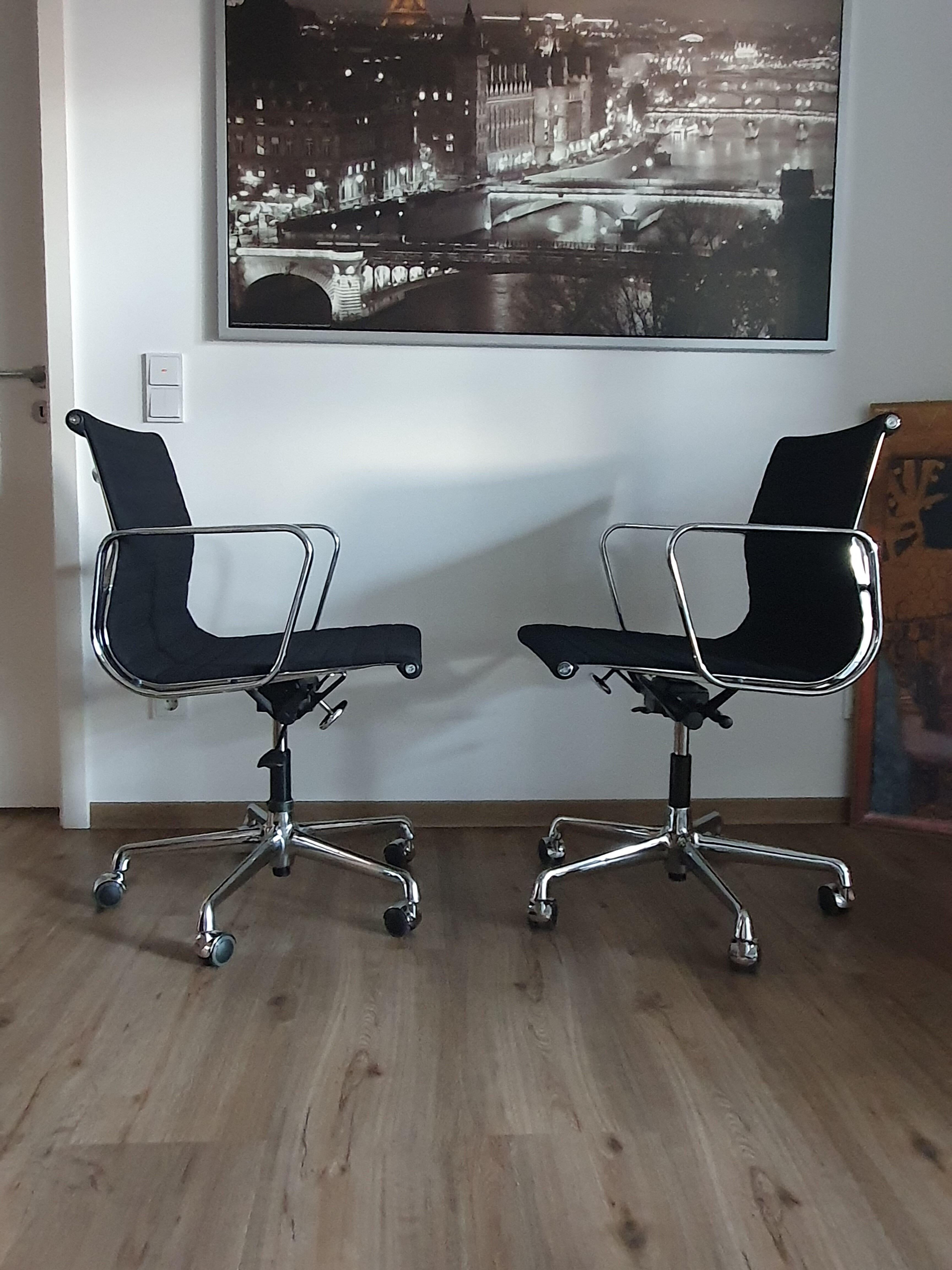 EA 117 Office chairs by Charles & Ray Eames for Vitra