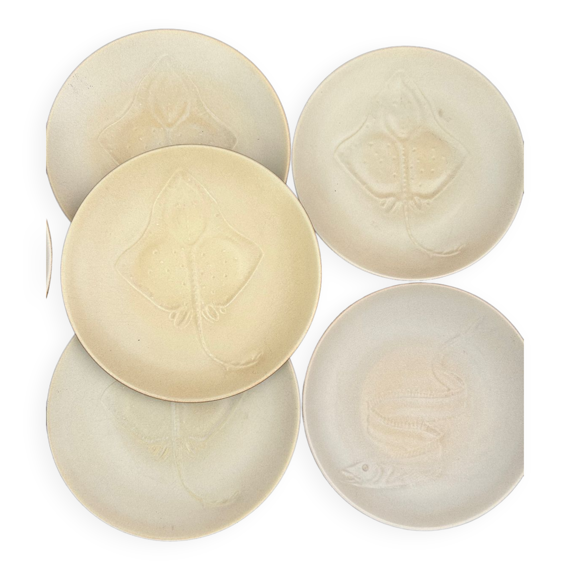 12 plates and stoneware saucière Fish