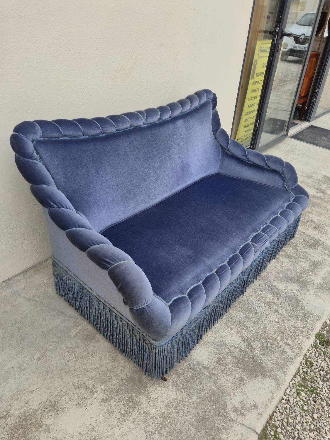 Napoleon III period blue velvet toad sofa