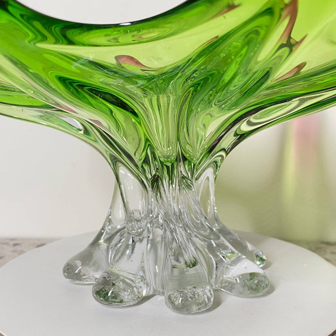 Sunburst shaped Murano centerpiece in lime green & fushsia  - Sommerso