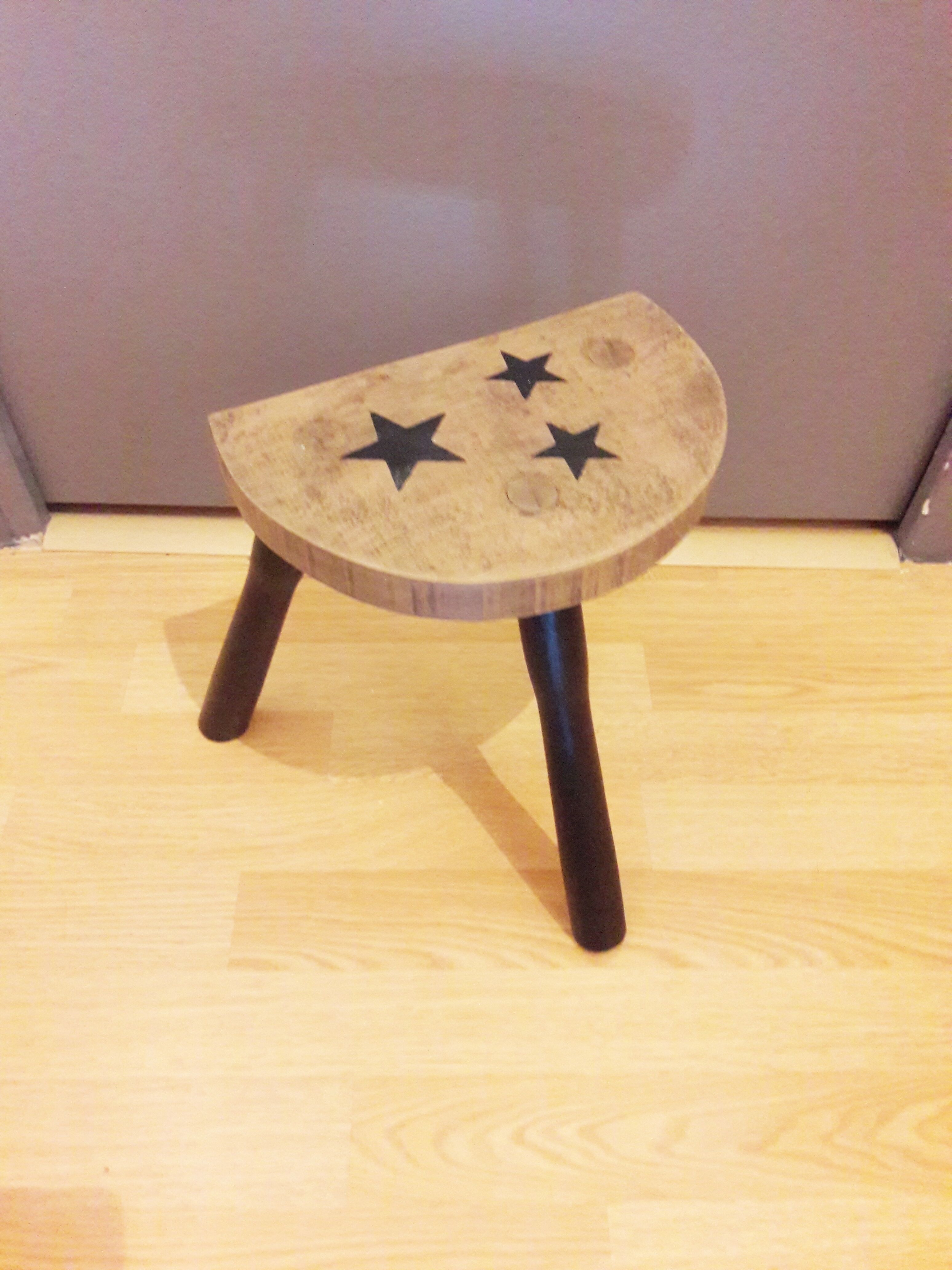 Tabouret de vacher customisé étoile