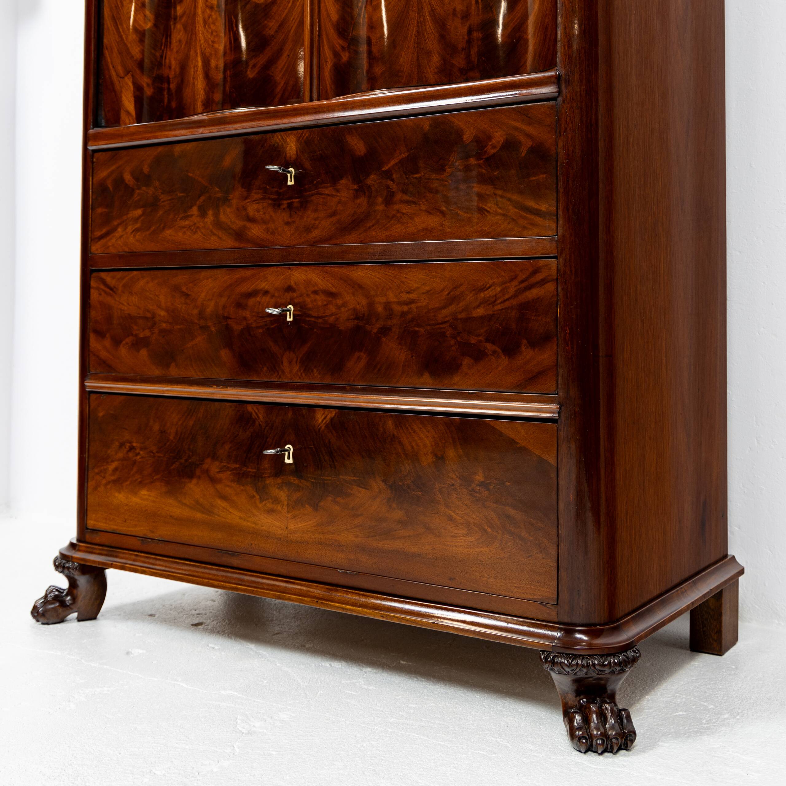 Chiffonnier haut avec bar en acajou 1850-1880