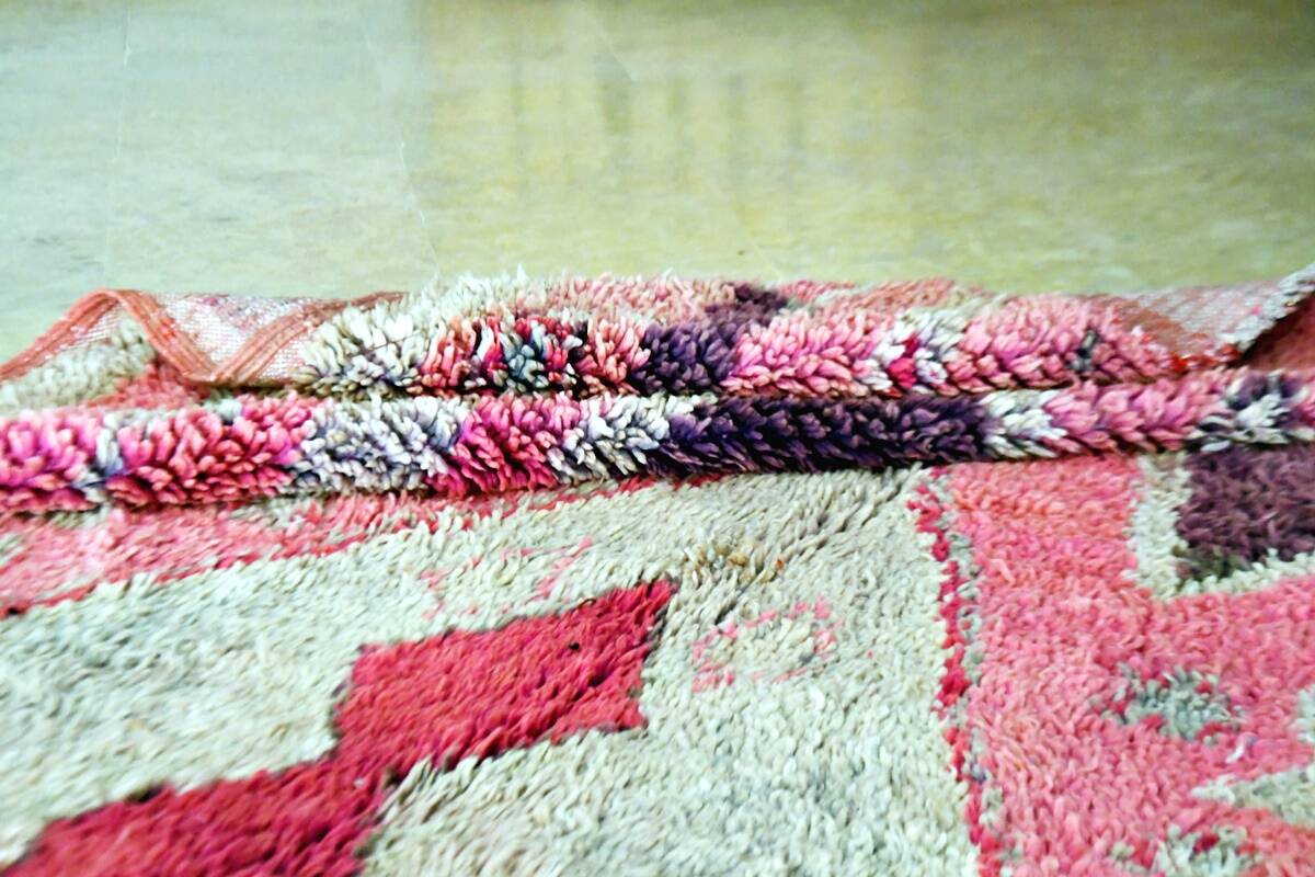 Moroccan Berber rug Boujaad vintage 306 x 179 cm Excellent condition