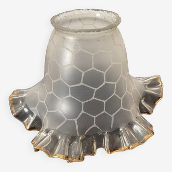 Skirted glass tulip with honeycomb patterns. Gold edging on the edge.