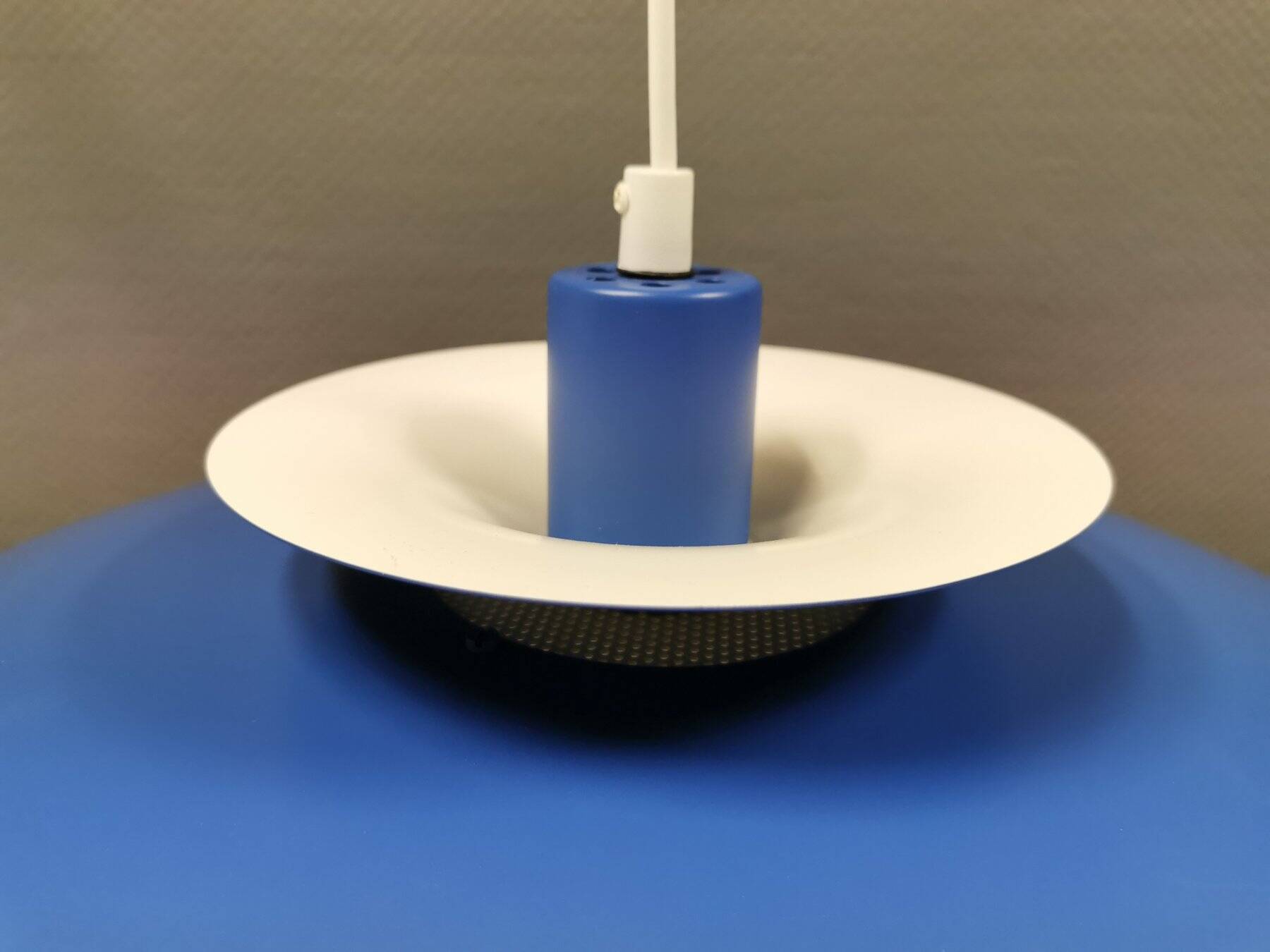 Hanging lamp from danish jeka, produced in the 80s, the model is called donau 3095-p.