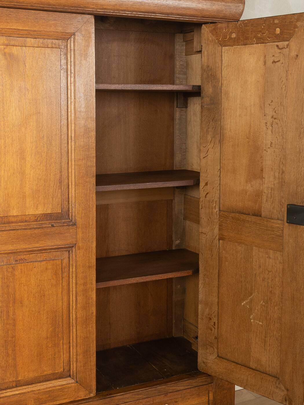 Armoire antique classique en chêne, avant 1900