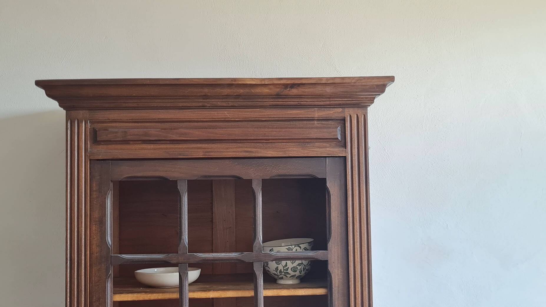 Parisian wardrobe - showcase spirit