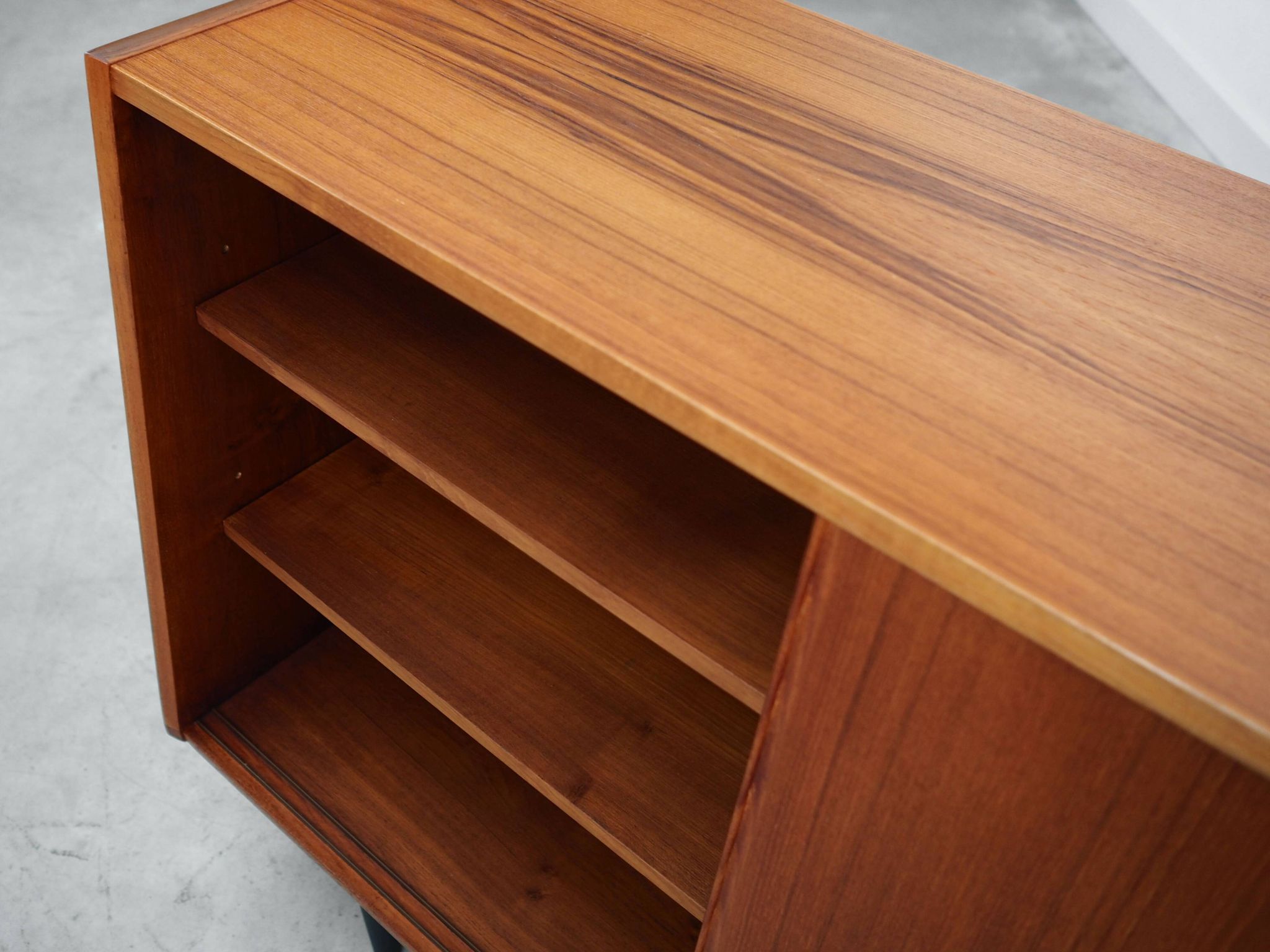Buffet en teck, design danois, années 1970, production : Danemark