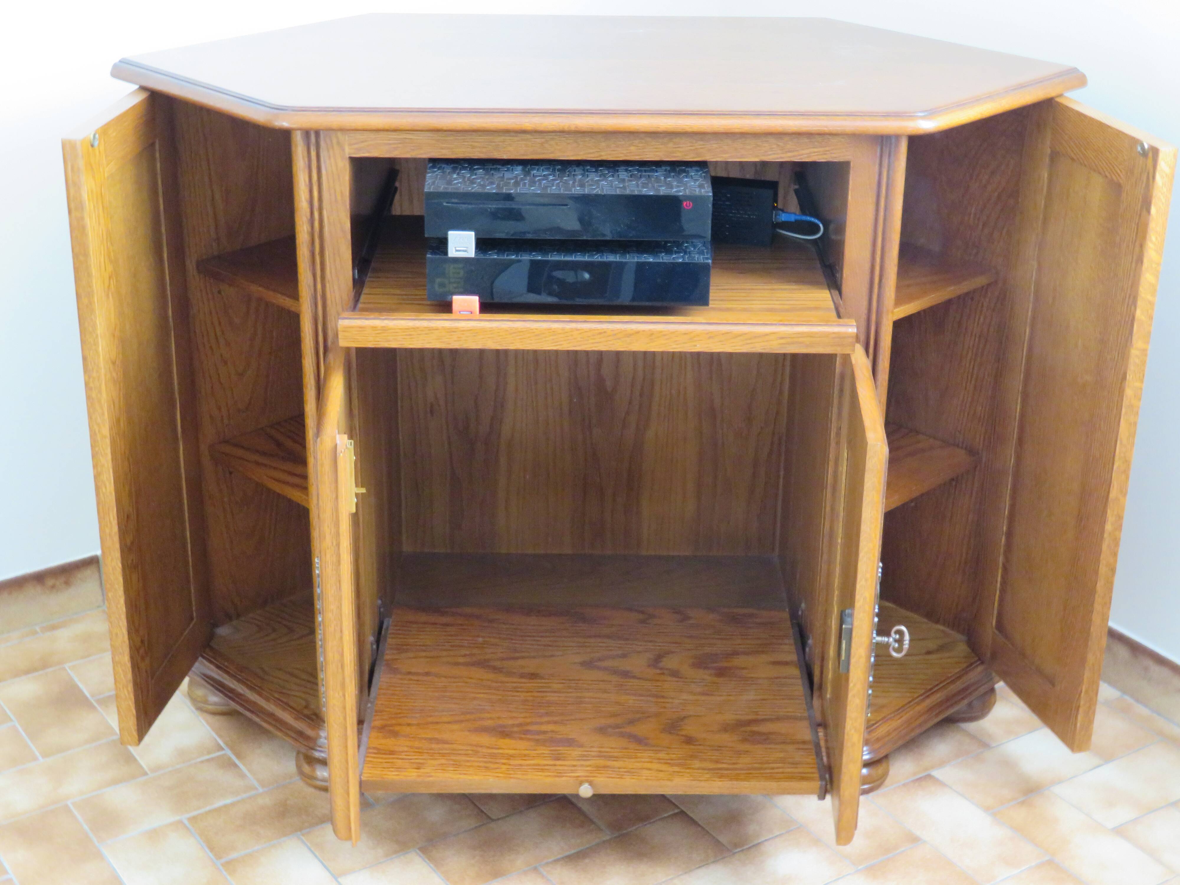 CORNER TV STAND