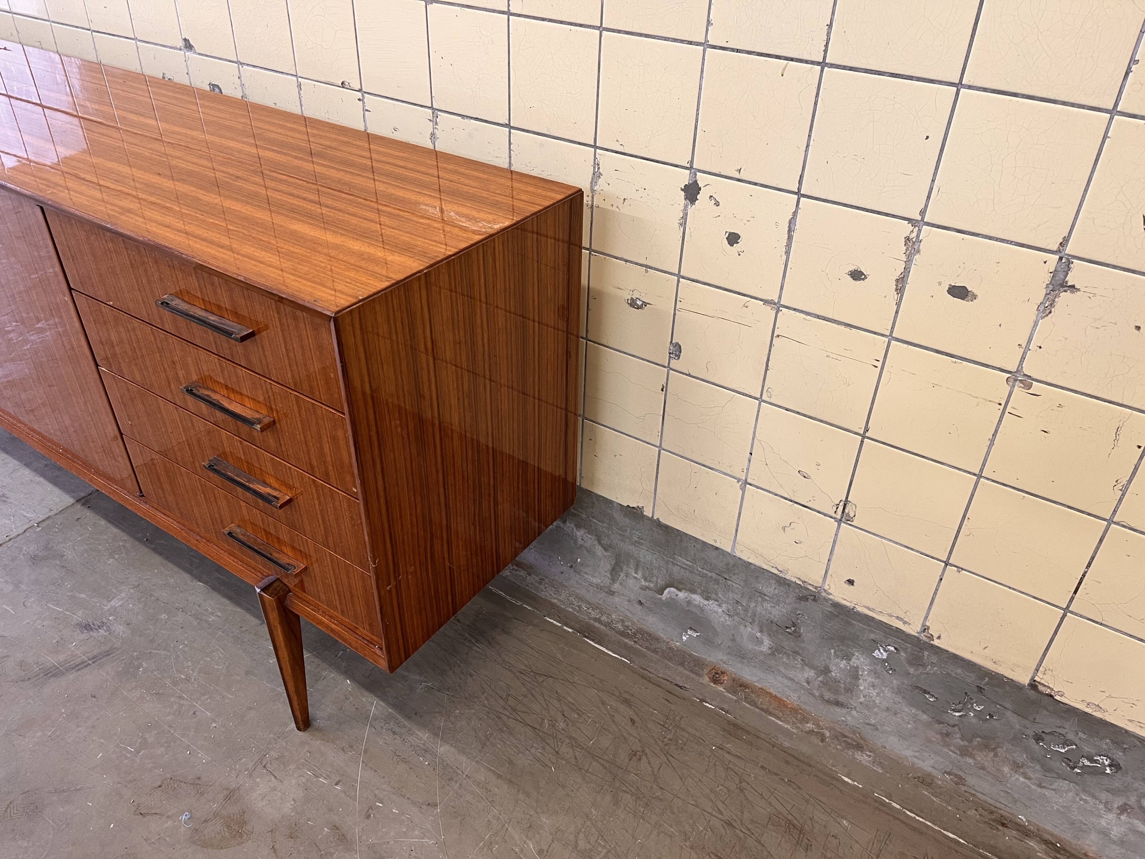 Buffet laqué de Van Pelt