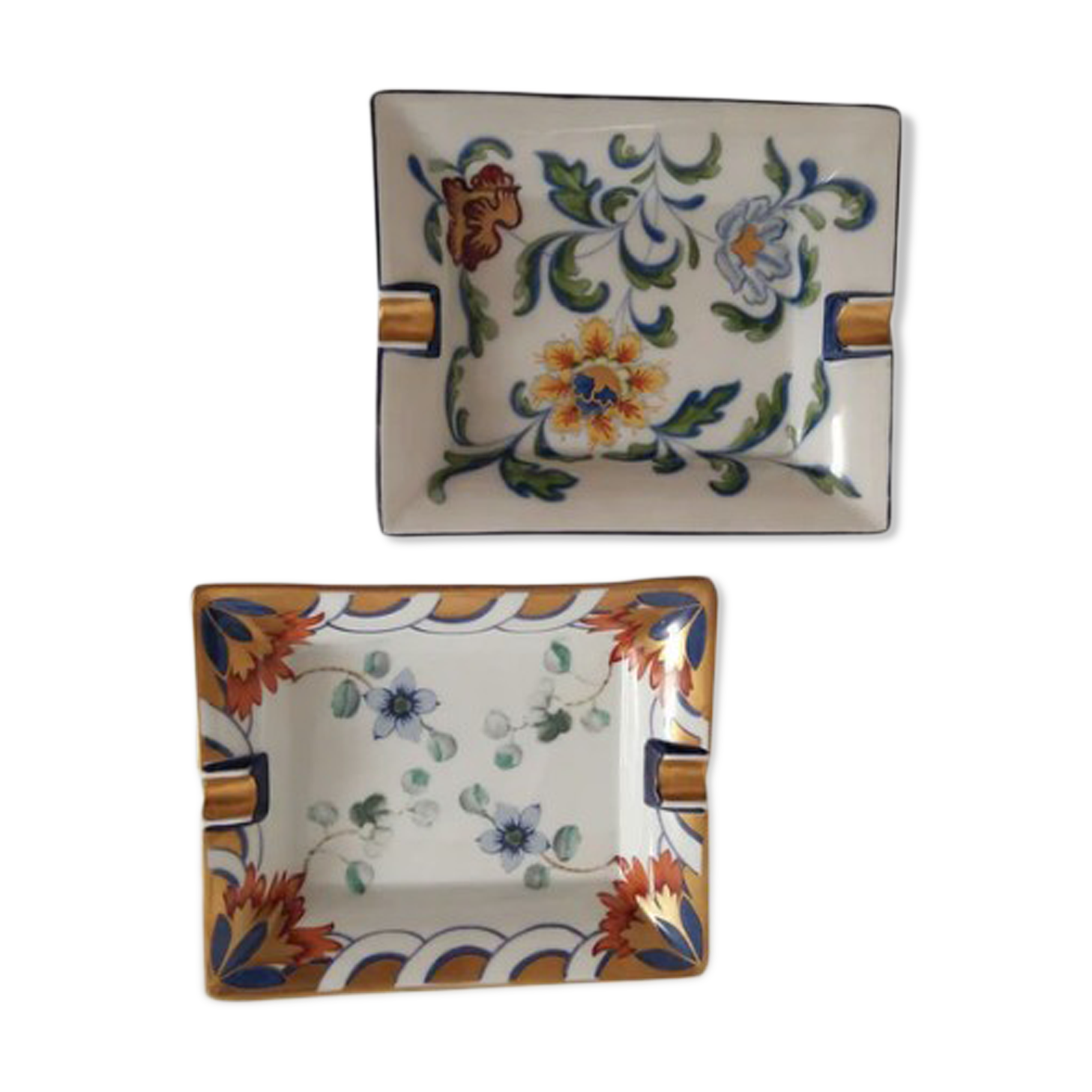 Pair of ashtrays
