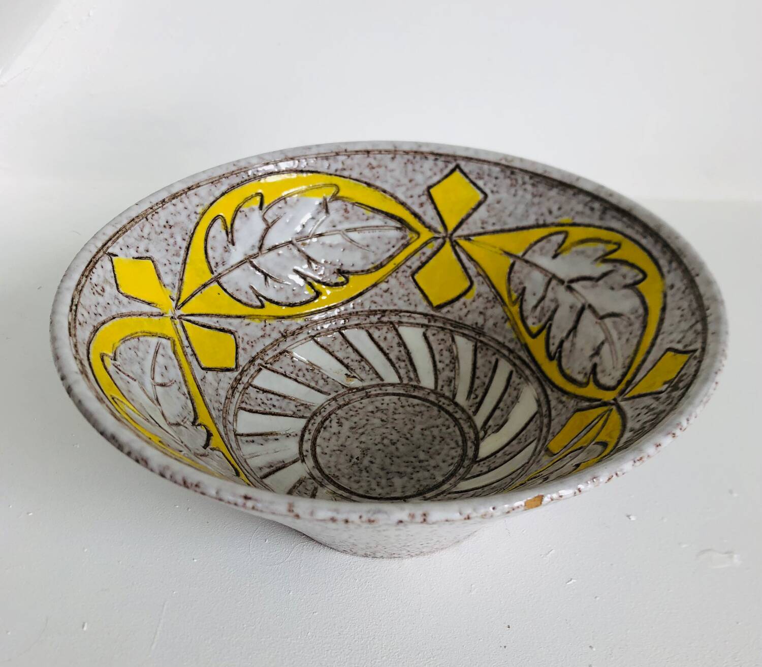 Trapezoidal vase by Fratelli Fanciullaci with plant decoration