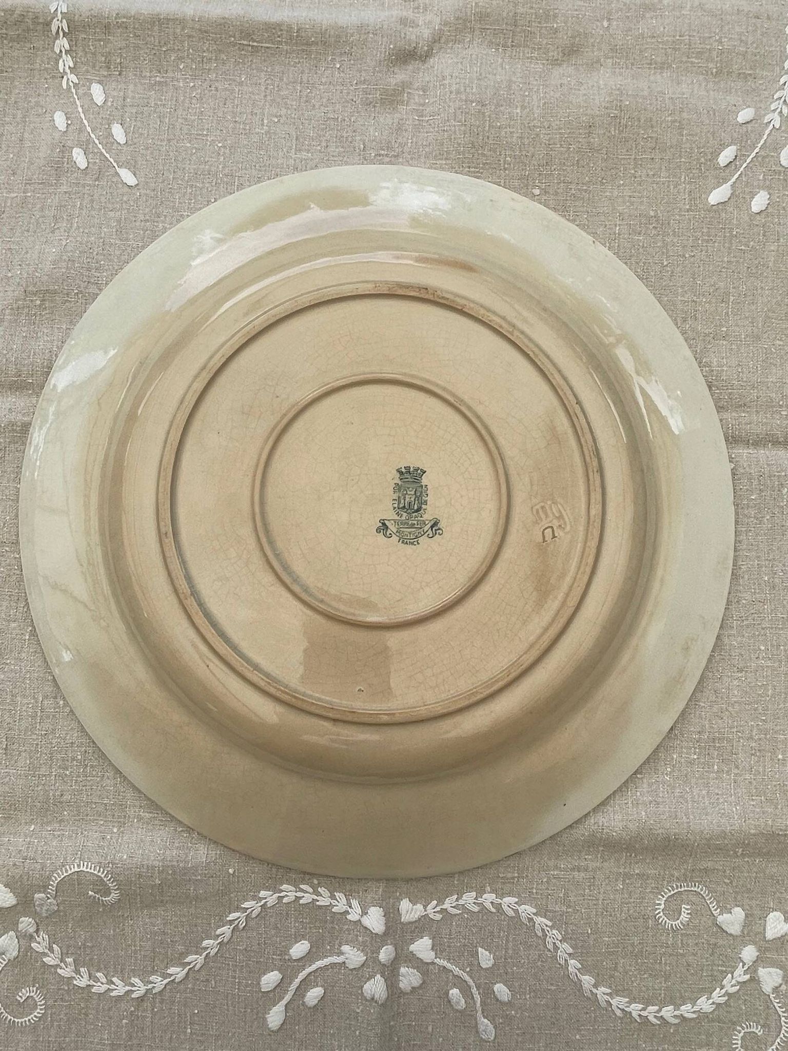 large round dish in opaque Gien porcelain, Montigny pattern