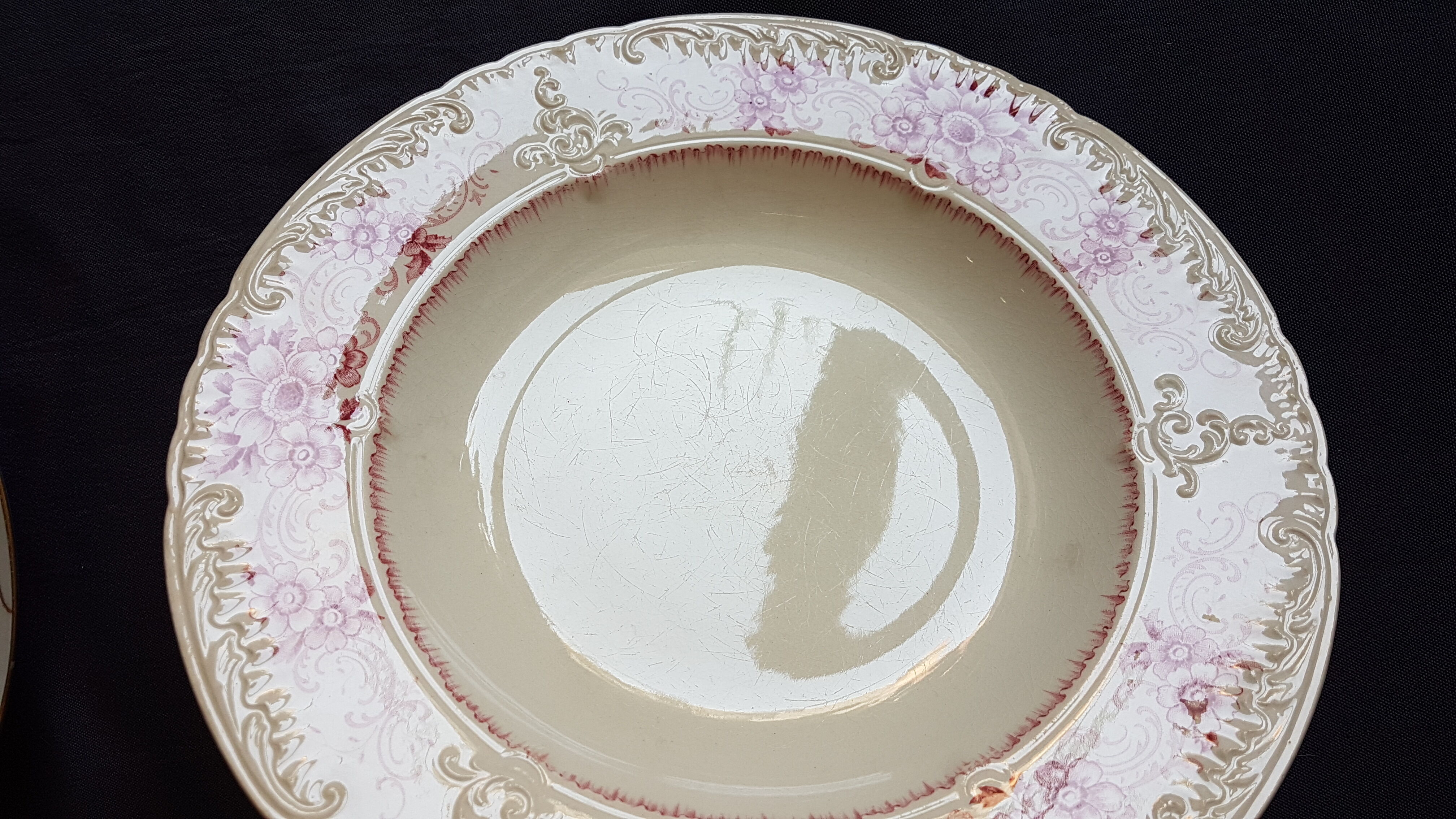Sarreguemines earthenware plate decorated with flowers