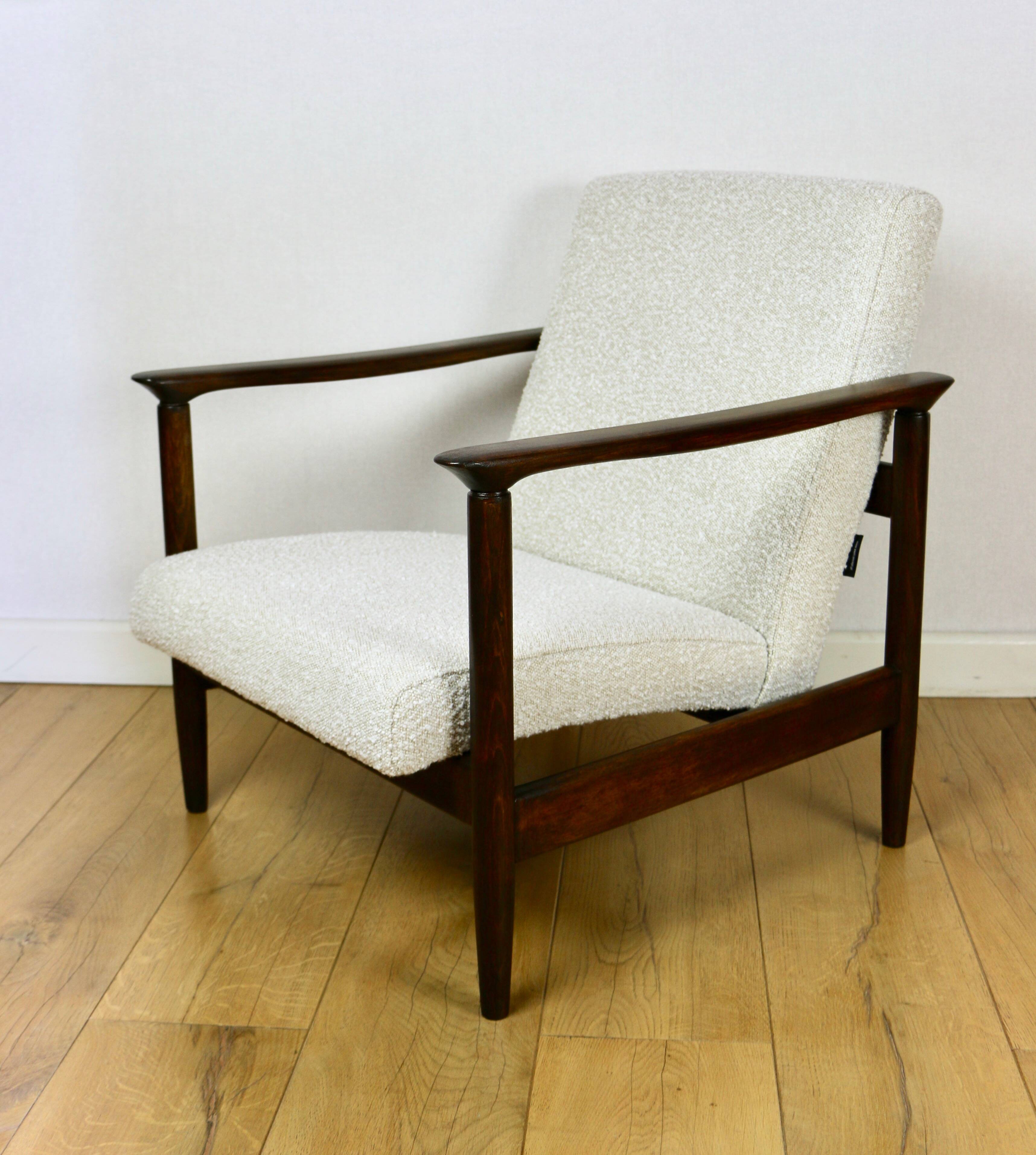 Fauteuil GFM-142, design Edmund Homa des années 70, boucle blanc ivoire - 2 pièces disponibles - bois foncé