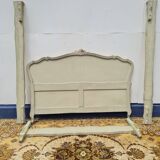 Lit style Louis XV en bois laqué et doré