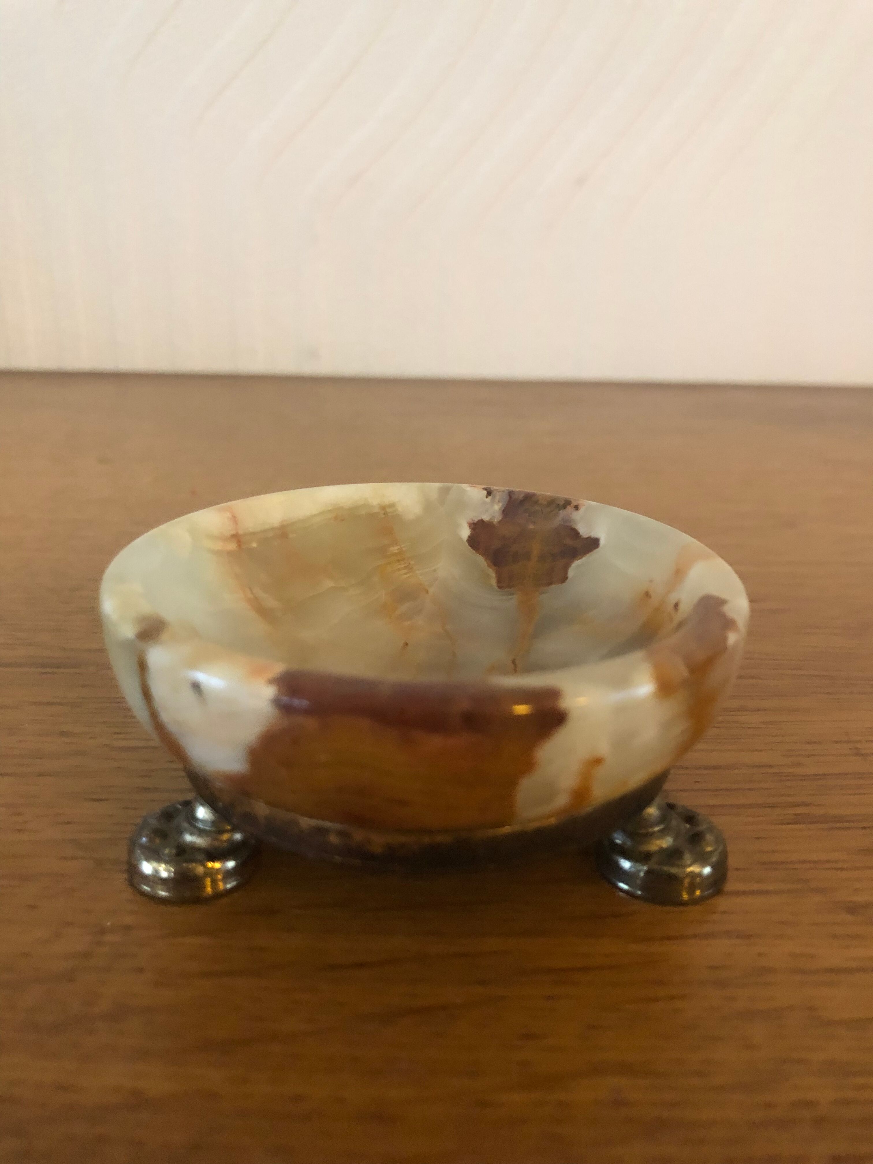 Alabaster pocket ashtray with 3 brass feet