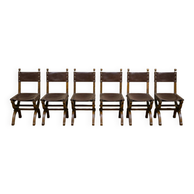 Suite de six chaises de style Renaissance en chêne et cuir