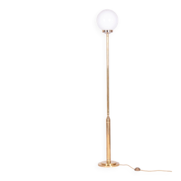 Lampadaire moderne du milieu du siècle en laiton et verre opalin, années 1960