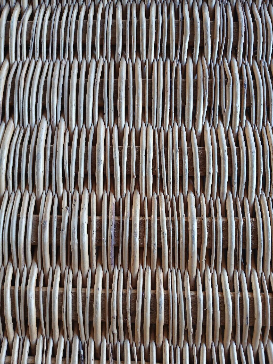 Malle de voyage ancienne en osier