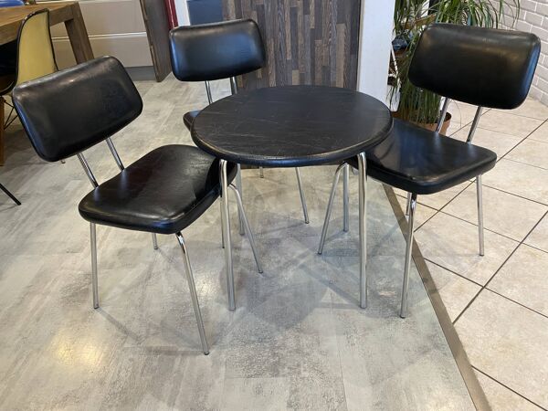 Table d’appoint chrome et skai noir vintage style Bauhaus vintage 1970